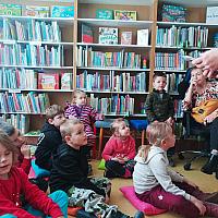 Beseda na pobočce Plešivec na téma zimní období, zdroj: Městská knihovna v Českém Krumlově (7/21)