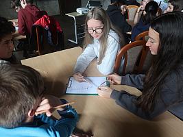 Helga jede vlakem, zdroj: Městská knihovna v Českém Krumlově (2/19)