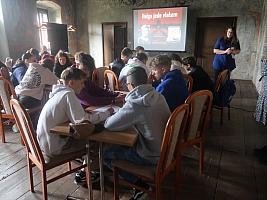 Helga jede vlakem, zdroj: Městská knihovna v Českém Krumlově (8/19)