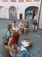 Prázdninový JAM na nádvoří, zdroj: Městská knihovna v Českém Krumlově (3/3)