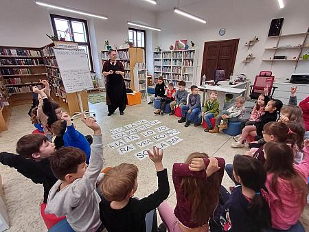 Cesta do knihovny, zdroj: Městsk&aacute; knihovna v Česk&eacute;m Krumlově