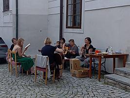 Prázdninový JAM na nádvoří, zdroj: Městská knihovna v Českém Krumlově (1/2)