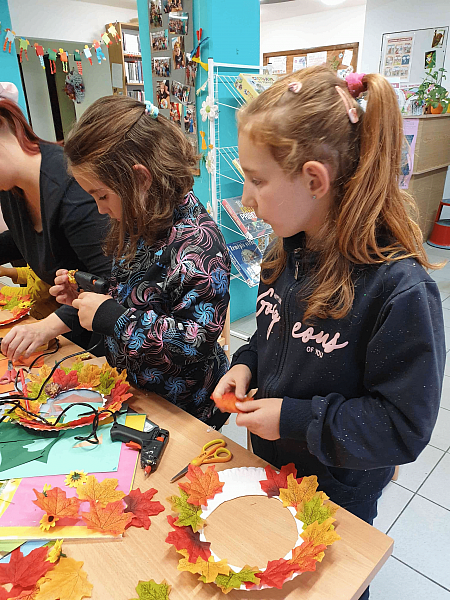 Tvoření s Kájou na Míru 2. 10. 2025, zdroj: Městská knihovna v Českém Krumlově, foto: Městská knihovna v Českém Krumlově (3/18)
