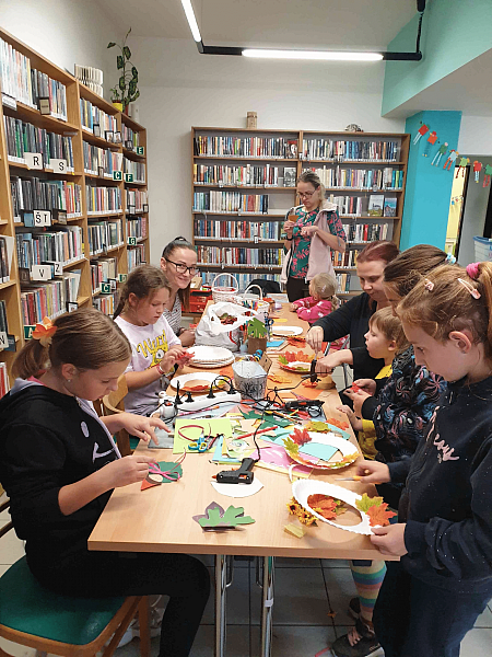 Tvoření s Kájou na Míru 2. 10. 2025, zdroj: Městská knihovna v Českém Krumlově, foto: Městská knihovna v Českém Krumlově (7/18)