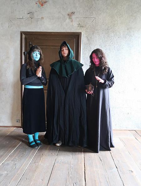 Pasování žáků prvního ročníku SUPŠ Anežky České 9. 10. 2025, zdroj: Městská knihovna v Českém Krumlově, foto: Městská knihovna v Českém Krumlově (1/47)