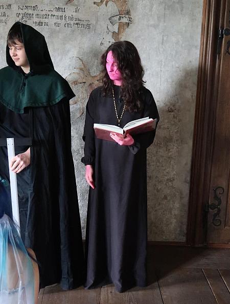 Pasování žáků prvního ročníku SUPŠ Anežky České 9. 10. 2025, zdroj: Městská knihovna v Českém Krumlově, foto: Městská knihovna v Českém Krumlově (14/47)