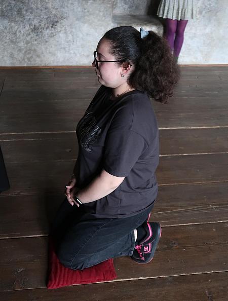 Pasování žáků prvního ročníku SUPŠ Anežky České 9. 10. 2025, zdroj: Městská knihovna v Českém Krumlově, foto: Městská knihovna v Českém Krumlově (38/47)