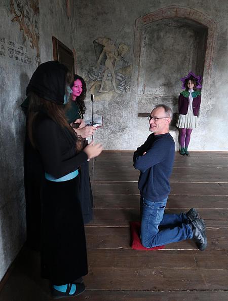 Pasování žáků prvního ročníku SUPŠ Anežky České 9. 10. 2025, zdroj: Městská knihovna v Českém Krumlově, foto: Městská knihovna v Českém Krumlově (43/47)