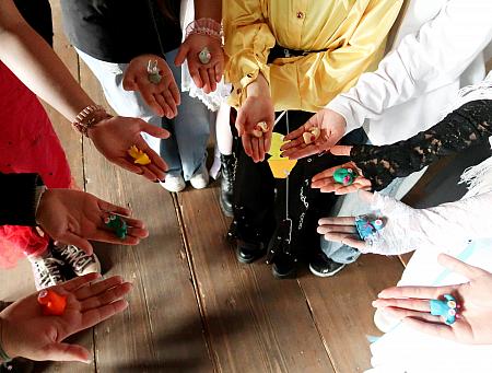 Pasování žáků prvního ročníku SUPŠ Anežky České 9. 10. 2025, zdroj: Městská knihovna v Českém Krumlově, foto: Městská knihovna v Českém Krumlově (47/47)