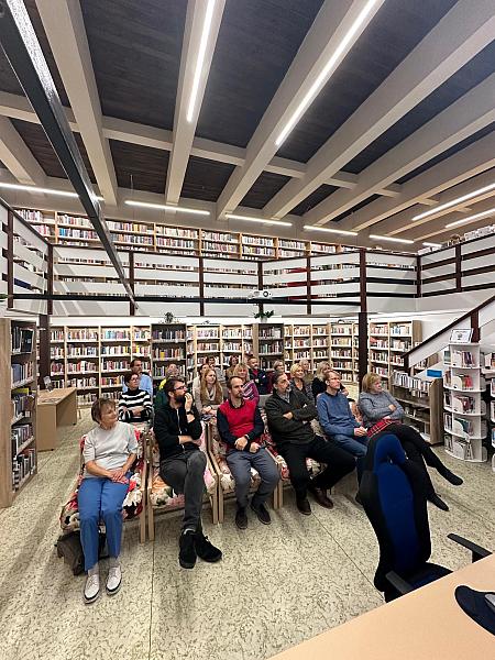 Poutavá přednáška o českokrumlovském zámeckém archivu, zdroj: Městská knihovna v Českém Krumlově, foto: Městská knihovna v Českém Krumlově (3/14)