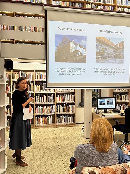 Poutavá přednáška o českokrumlovském zámeckém archivu, zdroj: Městská knihovna v Českém Krumlově, foto: Městská knihovna v Českém Krumlově (4/14)
