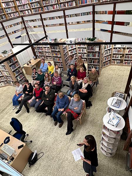 Poutavá přednáška o českokrumlovském zámeckém archivu, zdroj: Městská knihovna v Českém Krumlově, foto: Městská knihovna v Českém Krumlově (6/14)