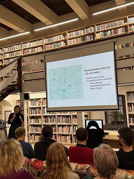 Poutavá přednáška o českokrumlovském zámeckém archivu, zdroj: Městská knihovna v Českém Krumlově, foto: Městská knihovna v Českém Krumlově (8/14)