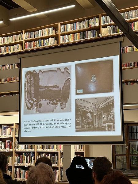 Poutavá přednáška o českokrumlovském zámeckém archivu, zdroj: Městská knihovna v Českém Krumlově, foto: Městská knihovna v Českém Krumlově (10/14)