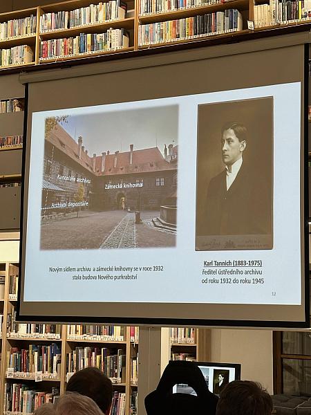 Poutavá přednáška o českokrumlovském zámeckém archivu, zdroj: Městská knihovna v Českém Krumlově, foto: Městská knihovna v Českém Krumlově (12/14)