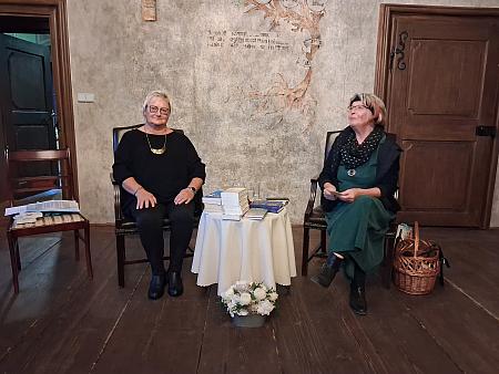 Čteme Hezky Česky 15. 10. 2025, zdroj: Městská knihovna v Českém Krumlově, foto: Jaroslava Valtrová a Martin Nechvíle (3/18)