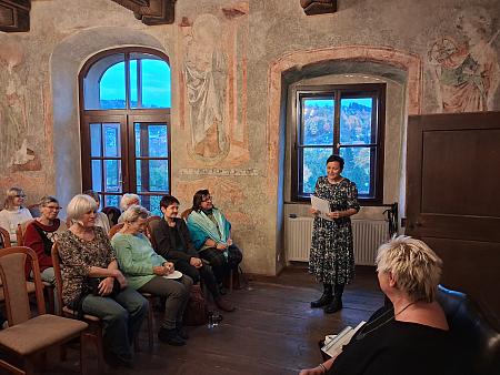 Čteme Hezky Česky 15. 10. 2025, zdroj: Městská knihovna v Českém Krumlově, foto: Jaroslava Valtrová a Martin Nechvíle (9/18)