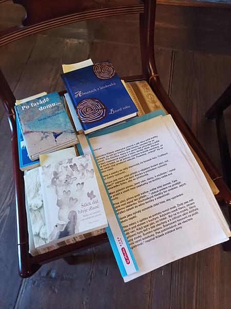 Čteme Hezky Česky 15. 10. 2025, zdroj: Městská knihovna v Českém Krumlově, foto: Jaroslava Valtrová a Martin Nechvíle (16/18)