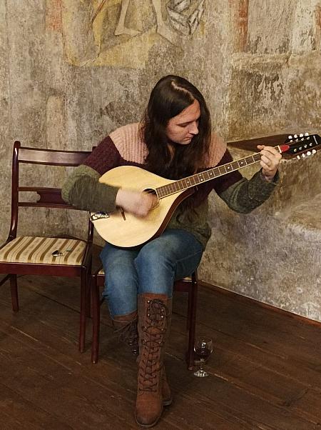 Čteme Hezky Česky 15. 10. 2025, zdroj: Městská knihovna v Českém Krumlově, foto: Jaroslava Valtrová a Martin Nechvíle (17/18)