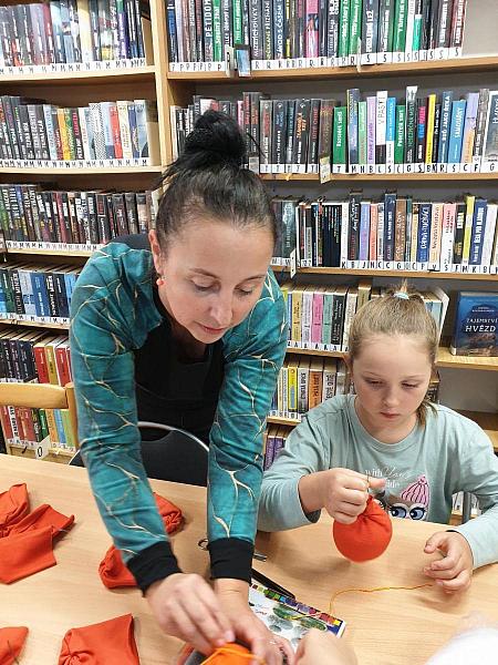 Halloweenské tvoření na Míru 23. 10. 2025, zdroj: Městská knihovna v Českém Krumlově, foto: Městská knihovna v Českém Krumlově (10/24)