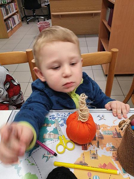 Halloweenské tvoření na Míru 23. 10. 2025, zdroj: Městská knihovna v Českém Krumlově, foto: Městská knihovna v Českém Krumlově (14/24)