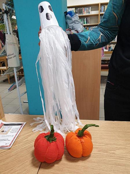 Halloweenské tvoření na Míru 23. 10. 2025, zdroj: Městská knihovna v Českém Krumlově, foto: Městská knihovna v Českém Krumlově (19/24)