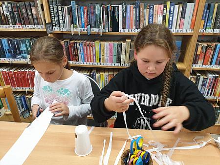 Halloweenské tvoření na Míru 23. 10. 2025, zdroj: Městská knihovna v Českém Krumlově, foto: Městská knihovna v Českém Krumlově (20/24)