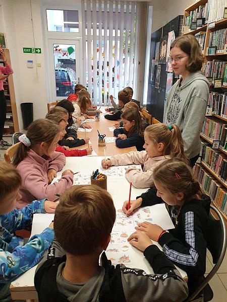 Návštěva druháčků ze ZŠ Za Nádražím na pobočce Mír, zdroj: Městská knihovna v Českém Krumlově, foto: Městská knihovna v Českém Krumlově (19/37)