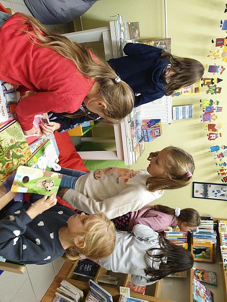 Návštěva druháčků ze ZŠ Za Nádražím na pobočce Mír, zdroj: Městská knihovna v Českém Krumlově, foto: Městská knihovna v Českém Krumlově (33/37)