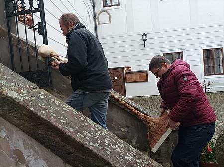 Do knihovny se nastěhoval anděl, zdroj: Městská knihovna v Českém Krumlově, foto: Městská knihovna v Českém Krumlově (2/12)