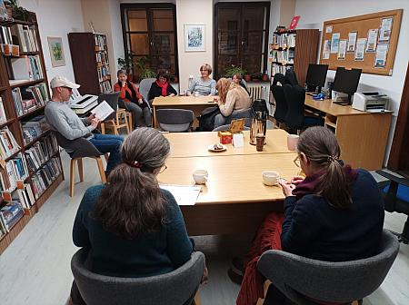 Literární klub ručních prací 27.11.2025, zdroj: Městská knihovna v Českém Krumlově, foto: Městská knihovna v Českém Krumlově (1/8)