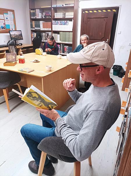 Literární klub ručních prací 27.11.2025, zdroj: Městská knihovna v Českém Krumlově, foto: Městská knihovna v Českém Krumlově (4/8)