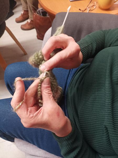 Literární klub ručních prací 27.11.2025, zdroj: Městská knihovna v Českém Krumlově, foto: Městská knihovna v Českém Krumlově (7/8)