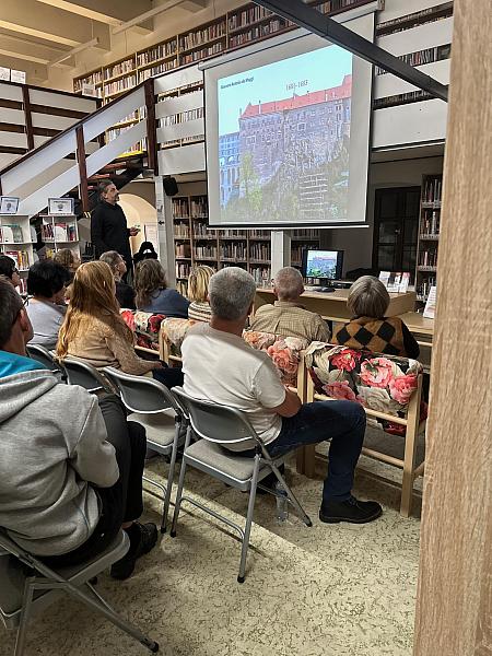 Českokrumlovský hrad v proměnách času, zdroj: Městská knihovna v Českém Krumlově, foto: Městská knihovna v Českém Krumlově (9/9)