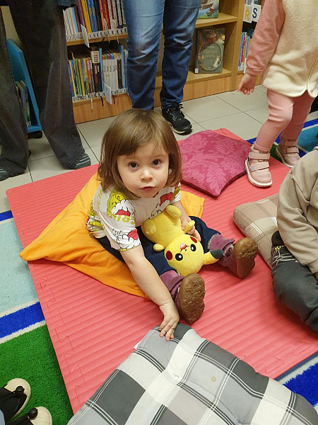 Předvánoční návštěva dětí z RC Krumlík na pobočce Mír, zdroj: Městská knihovna v Českém Krumlově, foto: Městská knihovna v Českém Krumlově (3/21)