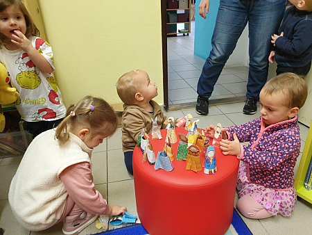 Předvánoční návštěva dětí z RC Krumlík na pobočce Mír, zdroj: Městská knihovna v Českém Krumlově, foto: Městská knihovna v Českém Krumlově (5/21)