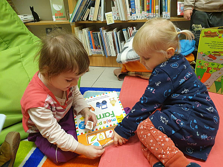 Předvánoční návštěva dětí z RC Krumlík na pobočce Mír, zdroj: Městská knihovna v Českém Krumlově, foto: Městská knihovna v Českém Krumlově (6/21)