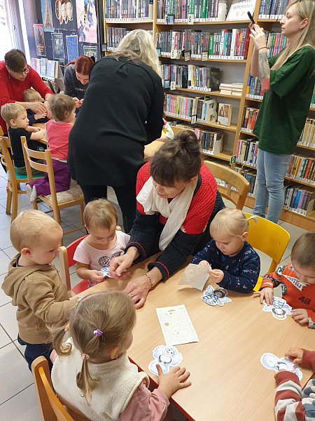 Předvánoční návštěva dětí z RC Krumlík na pobočce Mír, zdroj: Městská knihovna v Českém Krumlově, foto: Městská knihovna v Českém Krumlově (10/21)