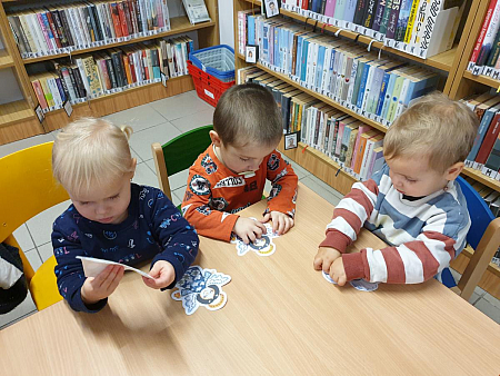 Předvánoční návštěva dětí z RC Krumlík na pobočce Mír, zdroj: Městská knihovna v Českém Krumlově, foto: Městská knihovna v Českém Krumlově (12/21)