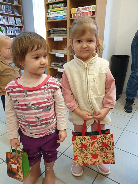 Předvánoční návštěva dětí z RC Krumlík na pobočce Mír, zdroj: Městská knihovna v Českém Krumlově, foto: Městská knihovna v Českém Krumlově (21/21)