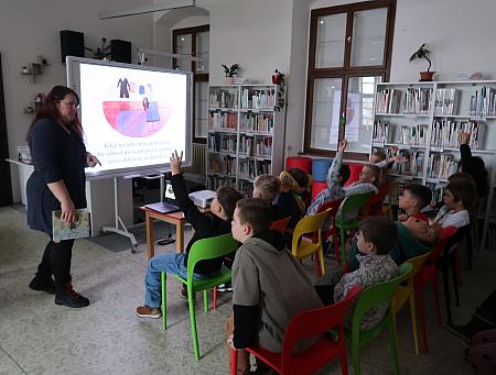 Dědeček v růžových kalhotách - čtenářská lekce, zdroj: Městská knihovna v Českém Krumlově, foto: Městská knihovna v Českém Krumlově (2/11)