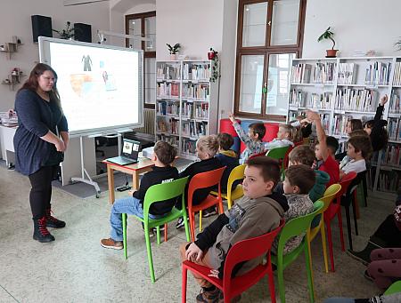 Dědeček v růžových kalhotách - čtenářská lekce, zdroj: Městská knihovna v Českém Krumlově, foto: Městská knihovna v Českém Krumlově (3/11)
