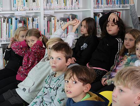 Dědeček v růžových kalhotách - čtenářská lekce, zdroj: Městská knihovna v Českém Krumlově, foto: Městská knihovna v Českém Krumlově (5/11)