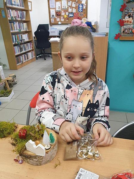 Vánoční tvoření na pobočce Mír, zdroj: Městská knihovna v Českém Krumlově, foto: Městská knihovna v Českém Krumlově (4/24)