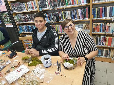 Vánoční tvoření na pobočce Mír, zdroj: Městská knihovna v Českém Krumlově, foto: Městská knihovna v Českém Krumlově (11/24)