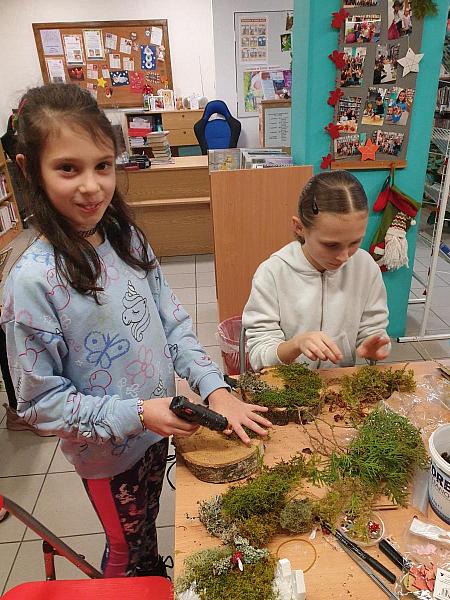 Vánoční tvoření na pobočce Mír, zdroj: Městská knihovna v Českém Krumlově, foto: Městská knihovna v Českém Krumlově (13/24)