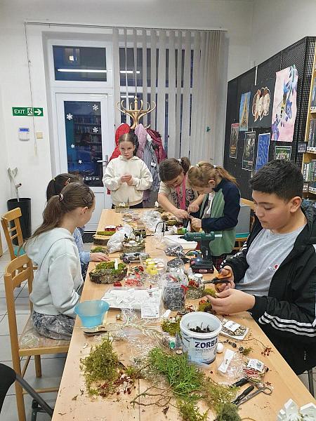 Vánoční tvoření na pobočce Mír, zdroj: Městská knihovna v Českém Krumlově, foto: Městská knihovna v Českém Krumlově (14/24)