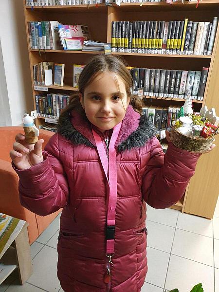 Vánoční tvoření na pobočce Mír, zdroj: Městská knihovna v Českém Krumlově, foto: Městská knihovna v Českém Krumlově (17/24)