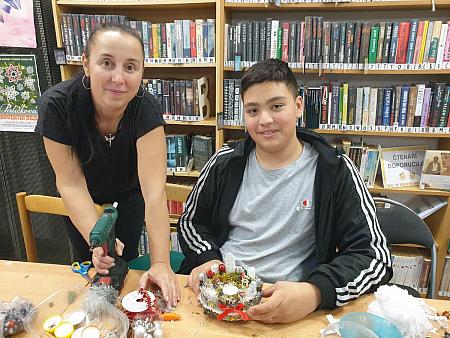 Vánoční tvoření na pobočce Mír, zdroj: Městská knihovna v Českém Krumlově, foto: Městská knihovna v Českém Krumlově (18/24)
