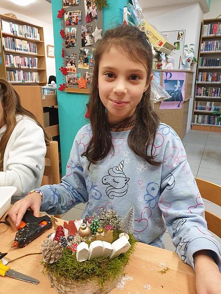 Vánoční tvoření na pobočce Mír, zdroj: Městská knihovna v Českém Krumlově, foto: Městská knihovna v Českém Krumlově (20/24)